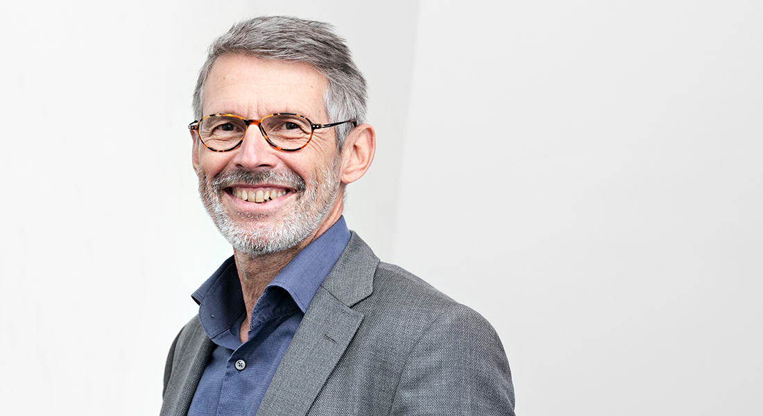 Portrait photo of Professor Jørgen Bansler