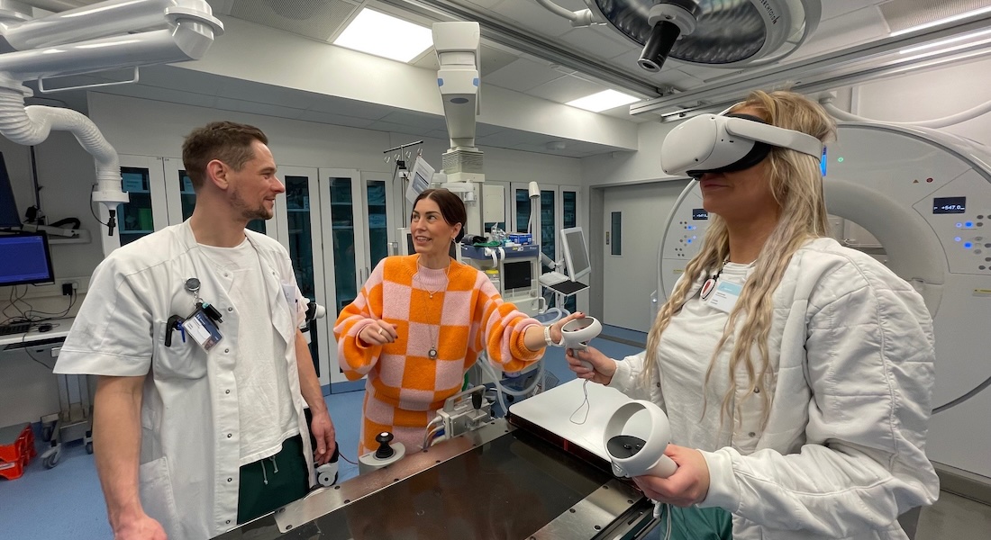 Picture of doctors using virtual reality